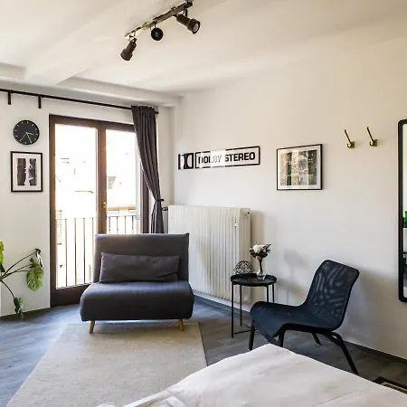 Apollo Apartment