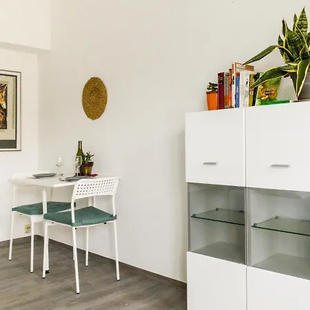 Apollo Apartment
